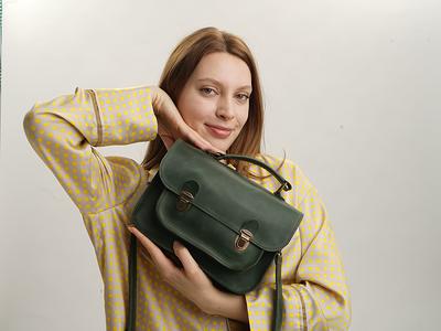 Woman's Minimalist Leather Crossbody Bag