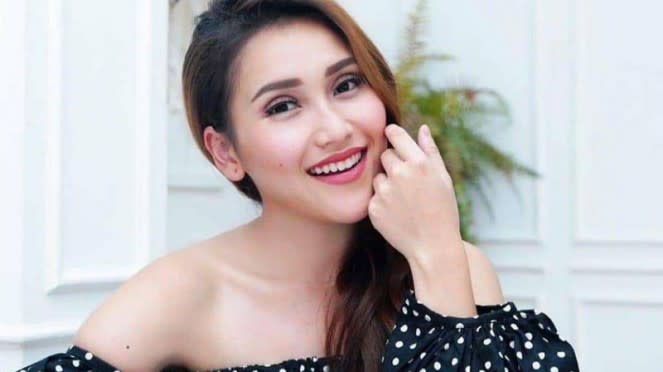  Ayu  Ting  Ting  Foto Pakai Bikini Dituding Mirip Punya 