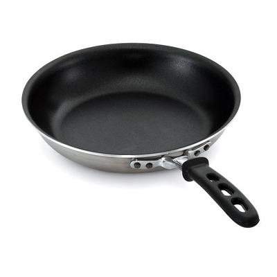 Vollrath Wear-Ever 2-Piece Aluminum Non-Stick Fry Pan Set with Rivetless  Interior, CeramiGuard II Coating, and Black Silicone Handles - 8 and 10  Frying Pans