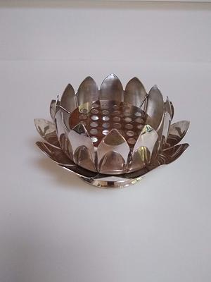 Vintage WHITE LOTUS PETAL Metal Floral Frog Dazey Flower Holder