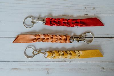 Paracord Zipper Pull Diamond Knot, Custom handmade tab pull for bags,  jackets, luggage, or purse. Personalized gift.