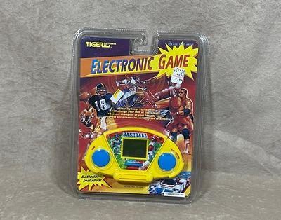  Hasbro Gaming Tiger Sonic The Hedgehog 3 Electronic LCD Video  Game, Retro-Inspired Edition, Handheld 1-Player, Ages 8 and Up : Toys &  Games