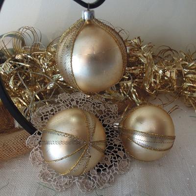 Elevate Essentials Gold Swirl Hook, Gold S Ornament Hooks, Gold Decorative  Ornament Hangers, Christmas Gold Ornament Hooks for Decoration, Metal Wire