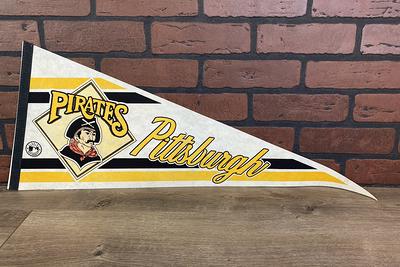 Wincraft Pittsburgh Pirates 13 x 32 Retro Logo Pennant