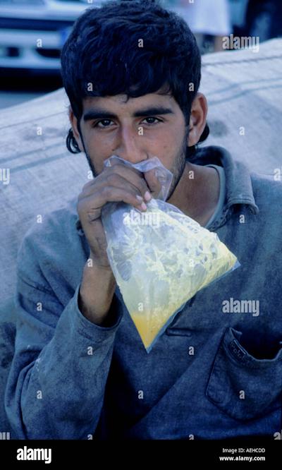 addict-sniffing-glue-istanbul-turkey-AEHCDD.jpg.cf.jpg