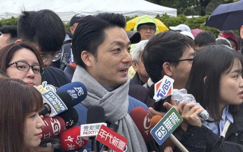 蔣萬安出席元旦升旗路跑 笑曝二寶、三寶沒來原因