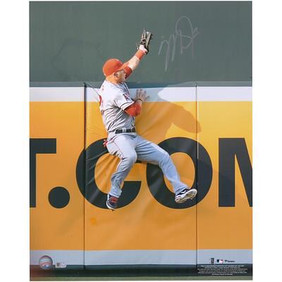 Mike Piazza Los Angeles Dodgers Autographed 16 x 20 Catching Photograph