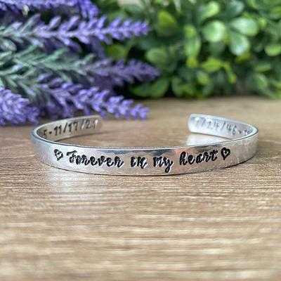 Memorial Bracelet In Memory Of Dad Mom Sympathy Gift Those We Love Don't Go  Away They Walk Beside Us Every Day Loss Jewelry for Her (In Memory Of Dad)  : Amazon.ca: Clothing,