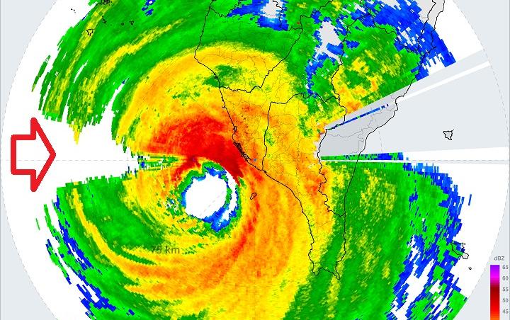 颱風山陀兒雷達回波圖「空白一塊」 鄭明典示警：雨滴太密實