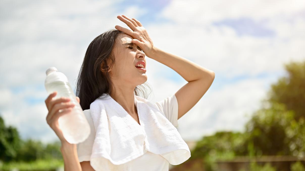 夏天眼睛會曬傷嗎？冷氣房待久對眼睛有什麼影響？夏日護眼指南一次看！