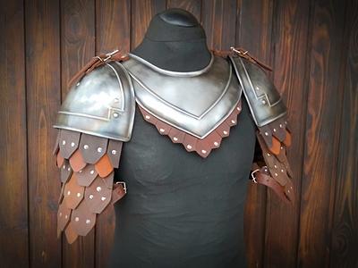 NauticalMart Medieval Chainmail Shirt Armor Gothic Gorget with Pauldrons  Medieval Costume - Halloween
