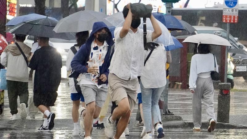 鋒面影響高雄雨量破百毫米 今晚到明天各地天氣不穩定