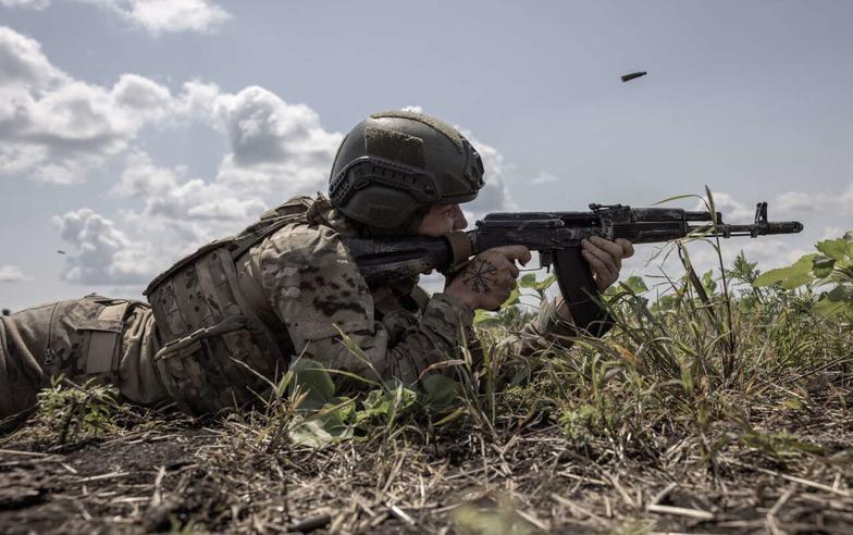 L’Ukraine vote une nouvelle loi de mobilisation controversée sur fond de bombardements massifs