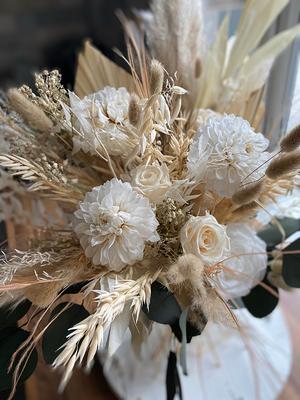 white dahlia and rose bouquet