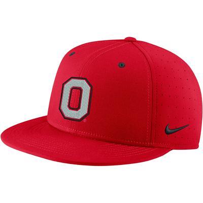 Nike Arkansas Razorbacks Aerobill True Fitted Baseball Cap in Red