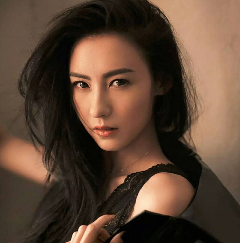 Hong Kong Celebrity Cecilia Cheung Shutters Business At Central Hong 8512