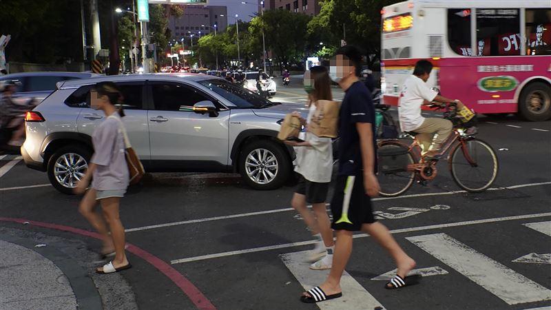 日媒直擊台灣行人地獄「目睹車從行人間鑽過」　交通死亡人均高日本6倍