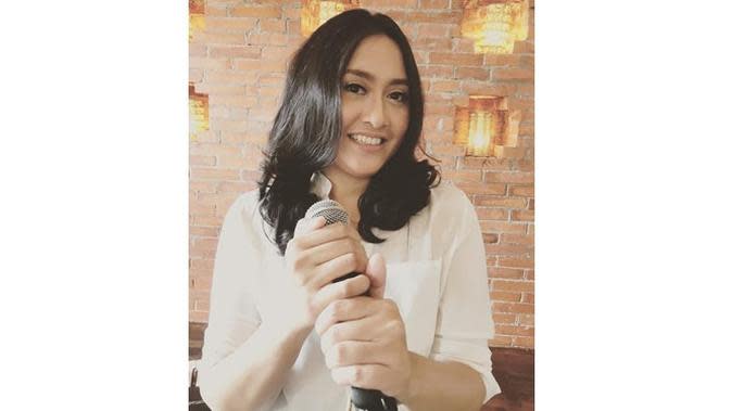 Ingat Ve Nazarina Peserta AFI 1? Ini 6 Potret Terbarunya (sumber: Instagram.com/venaza_)