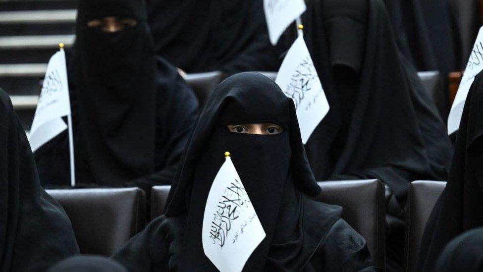 阿富汗局勢：塔利班宣佈大學性別隔離政策，女生需符合著裝新規