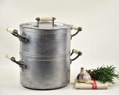Carolina Cooker , Cast Iron Pot, Lid, Strainer, 6 Quart, Cast Iron & Cooking Supplies, Stock Pots & Cooking Pots