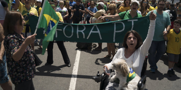 Manifestantes prÃ³-Bolsonaro protestam contra o PT