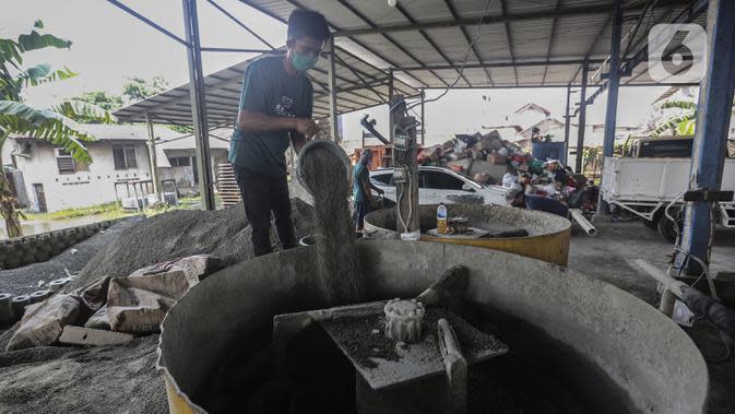 FOTO Mengintip Pembuatan Paving Block Berbahan Sampah Plastik 