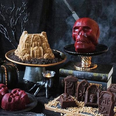 Haunted Skull Cakelet Pan