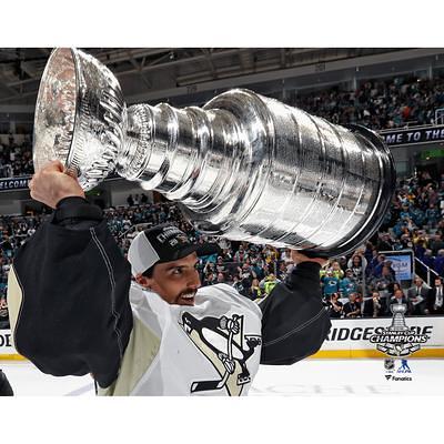 Phil Kessel Pittsburgh Penguins Unsigned 2016 Stanley Cup Champions Raising  Cup Photograph
