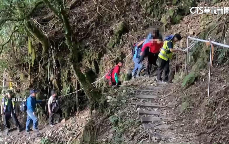 「南三段」1天2意外！　女登山摔骨折　空勤吊掛送醫