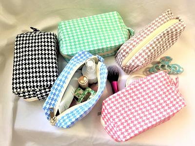 Checkered Pattern Zipper Makeup Bag