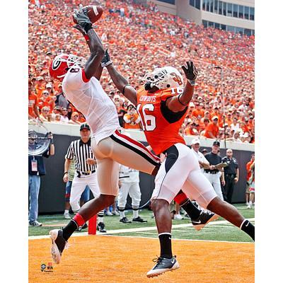 Patrick Mahomes Texas Tech Red Raiders Unsigned Throwing Vertical Photograph