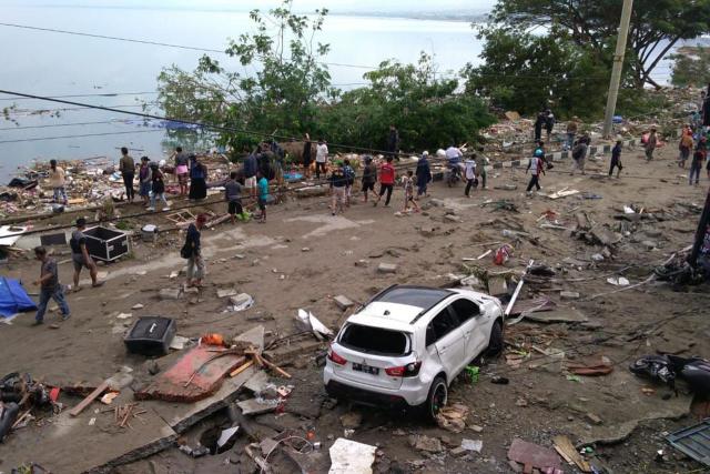 Tsunami Indonesia, il momento dell'impatto  