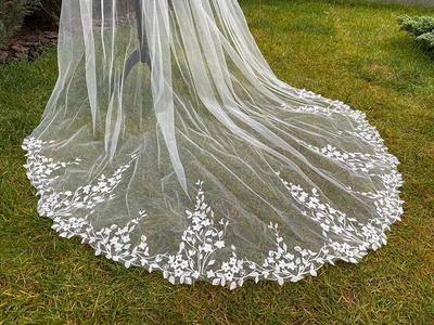 EllieHouse Women's 1 Tier Cathedral Flower Lace Ivory Wedding Bridal Veil  With Metal Comb L95IV at  Women's Clothing store