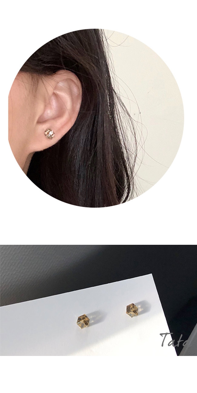 立體小方塊耳環 TATA