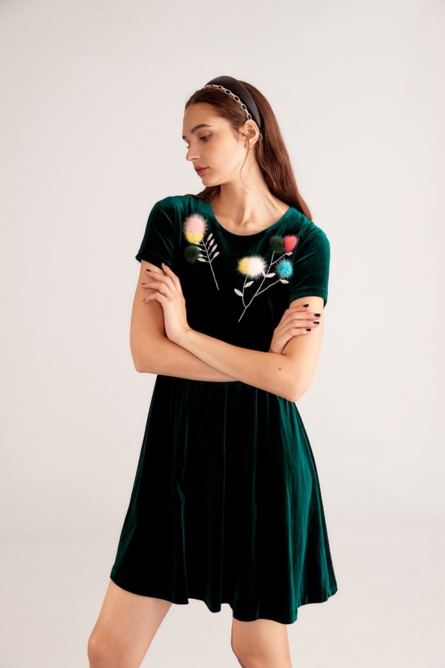 Chaber巧帛 3D領口鑲飾植絨造型洋裝-伊甸園綠