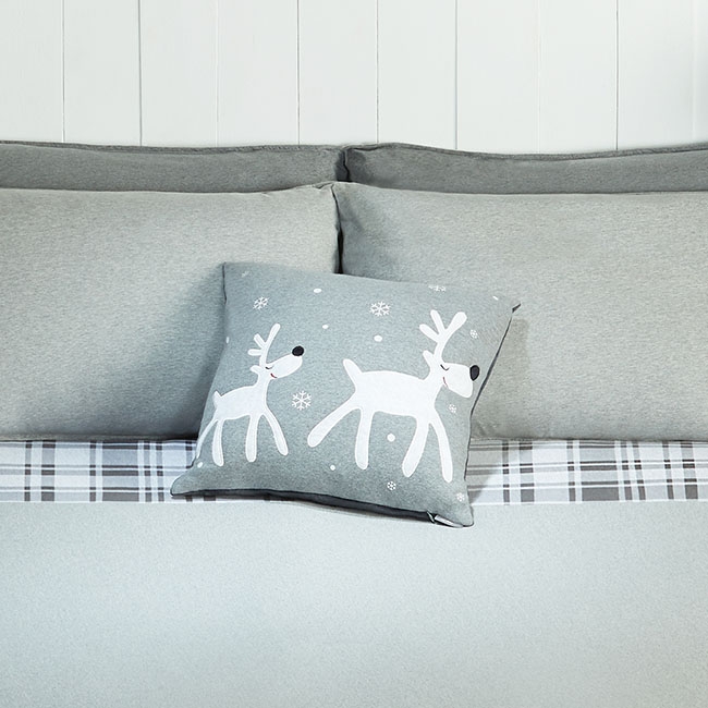 Yvonne Collection 馴鹿雪花抱枕(45x45cm)-暗灰