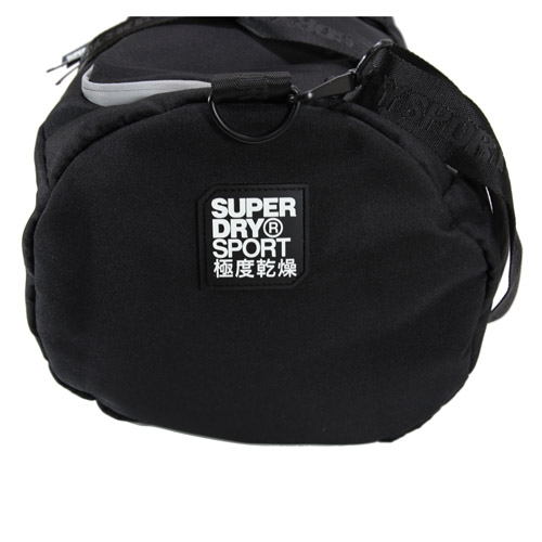 Superdry Sport 健身圓筒手提斜背包(黑色)