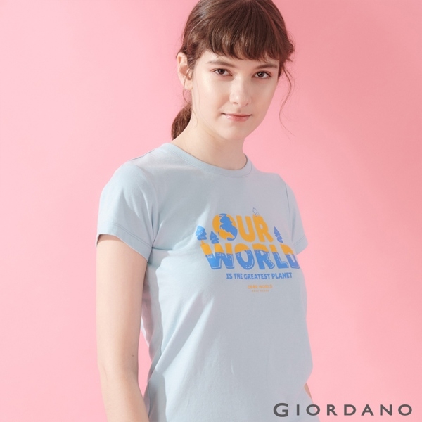 【GIORDANO】女裝DEAR WORLD系列印花T恤-22 夢想藍