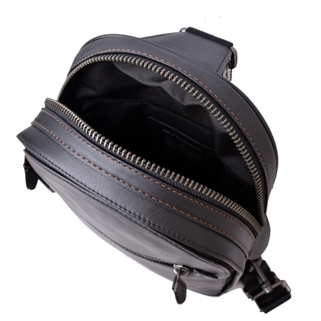 COACH 金屬馬車質感牛皮單肩拉鍊斜後背男包-沉穩黑