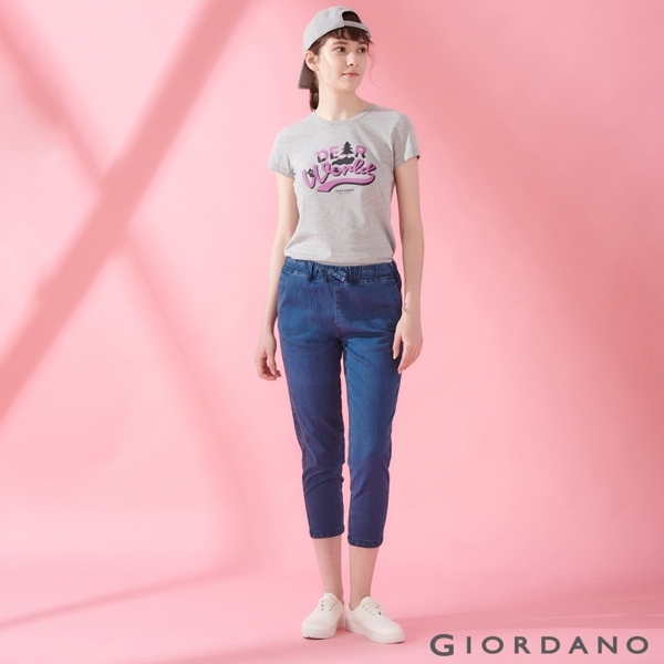 【GIORDANO】女裝DEAR WORLD系列印花T恤-02 中花灰