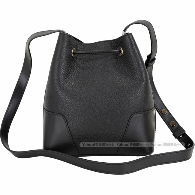 Michael Kors Cary 小型 荔紋皮革拼接束口水桶包(黑色)