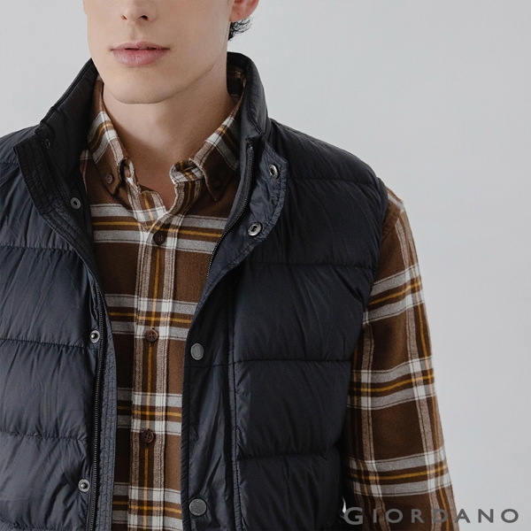 GIORDANO 男裝立領雙鈕扣口袋羽絨背心 - 01 標誌黑