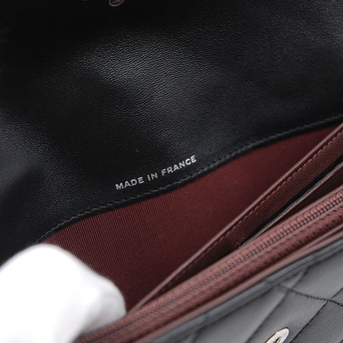 CHANEL 經典COCO款銀色CC LOGO菱格紋羊皮釦式長夾(黑)