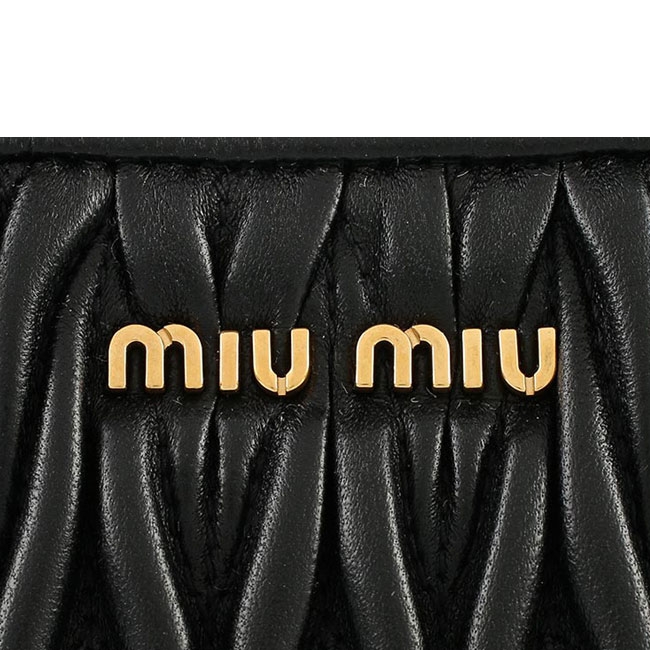 miu miu Matelasse 經典抓皺羊皮金屬鍊帶手挽/晚宴包(經典黑)