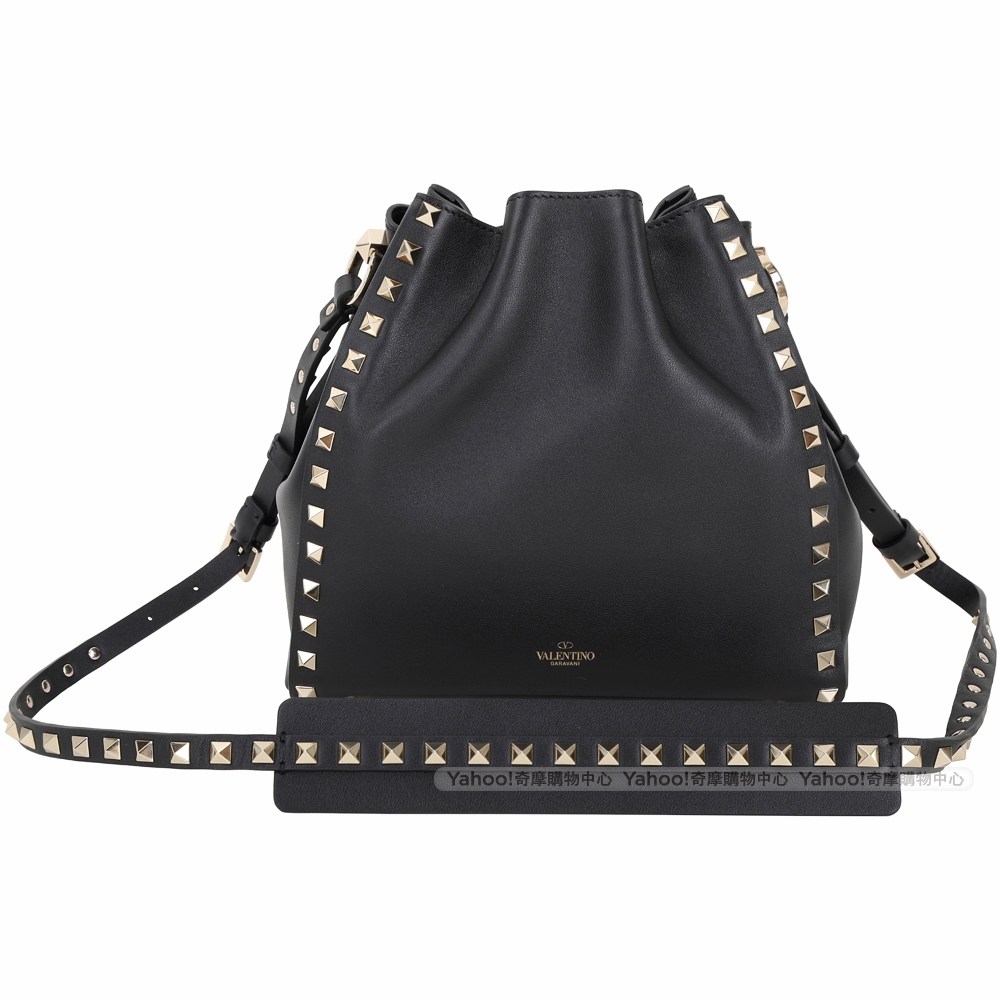 VALENTINO Rockstud 大型 鉚釘小牛皮束口水桶包(黑色)