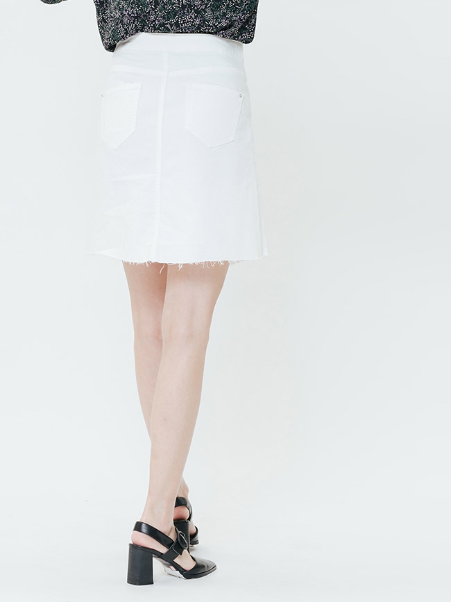 H:CONNECT 韓國品牌 女裝-純色不對稱牛仔短裙-白