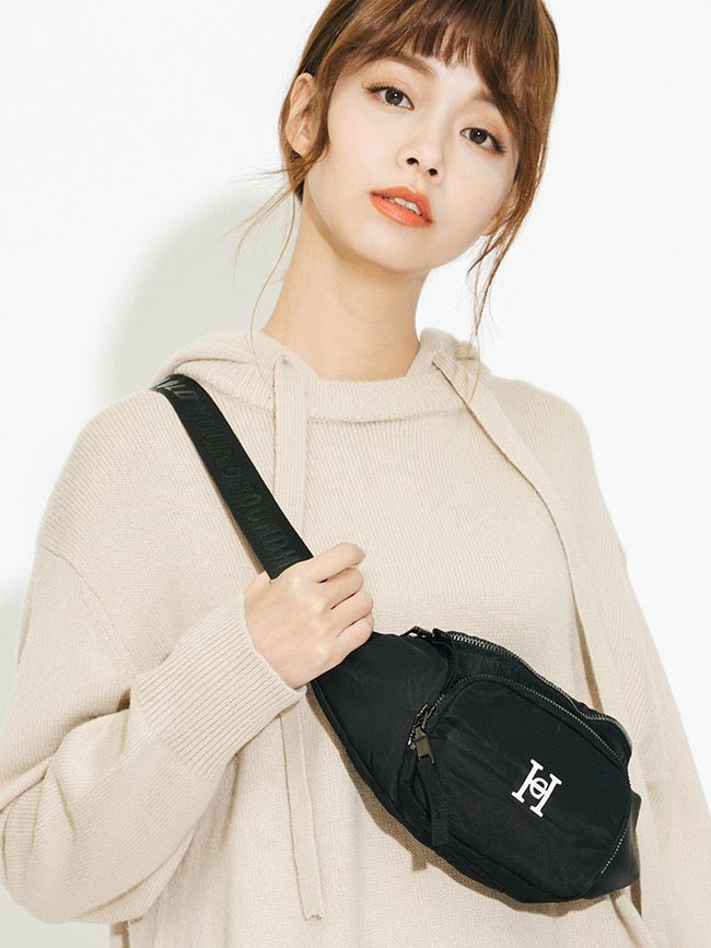 H:CONNECT 韓國品牌 配件 - 背帶印字腰包 -黑