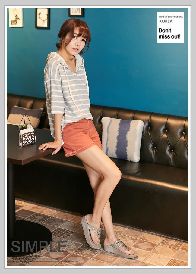 River&Moon簍空亮鑽Q軟美體舒壓彈力夾腳涼拖-卡其米