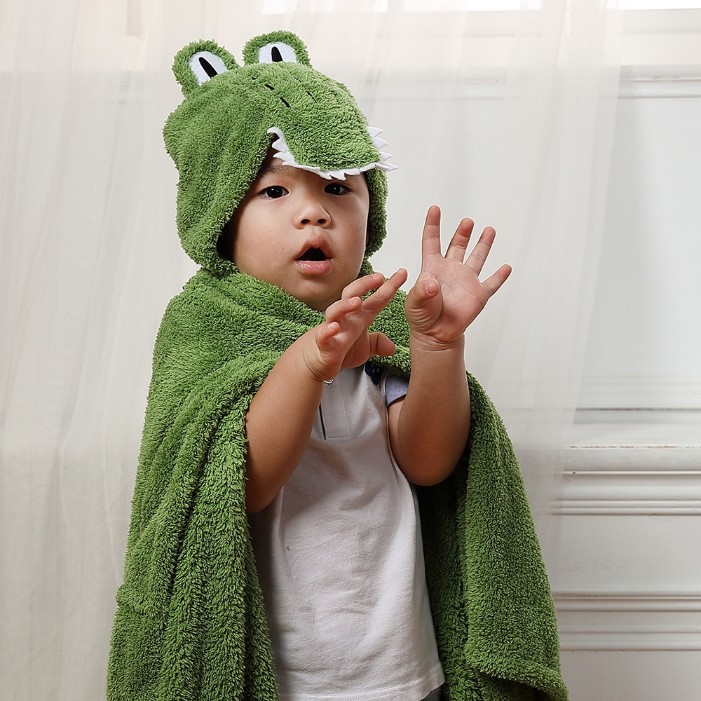 【MORINO摩力諾】動物造型速乾兒童連帽罩袍 披風 抱枕(鱷魚) 附提袋