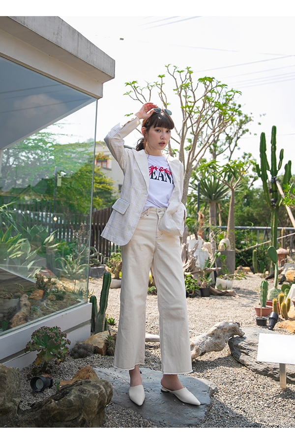 D+AF 極簡品味.素面尖頭圓跟穆勒鞋*白 D+AF 極簡品味.素面尖頭圓跟穆勒鞋*白